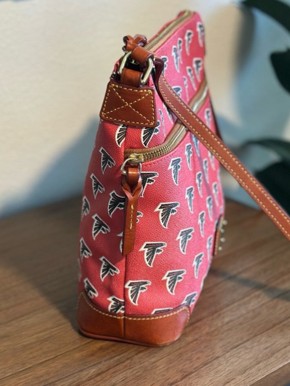 Dooney & Bourke Atlanta Falcons Crossbody Bag - Like New! See Video! - Picture 4 of 11
